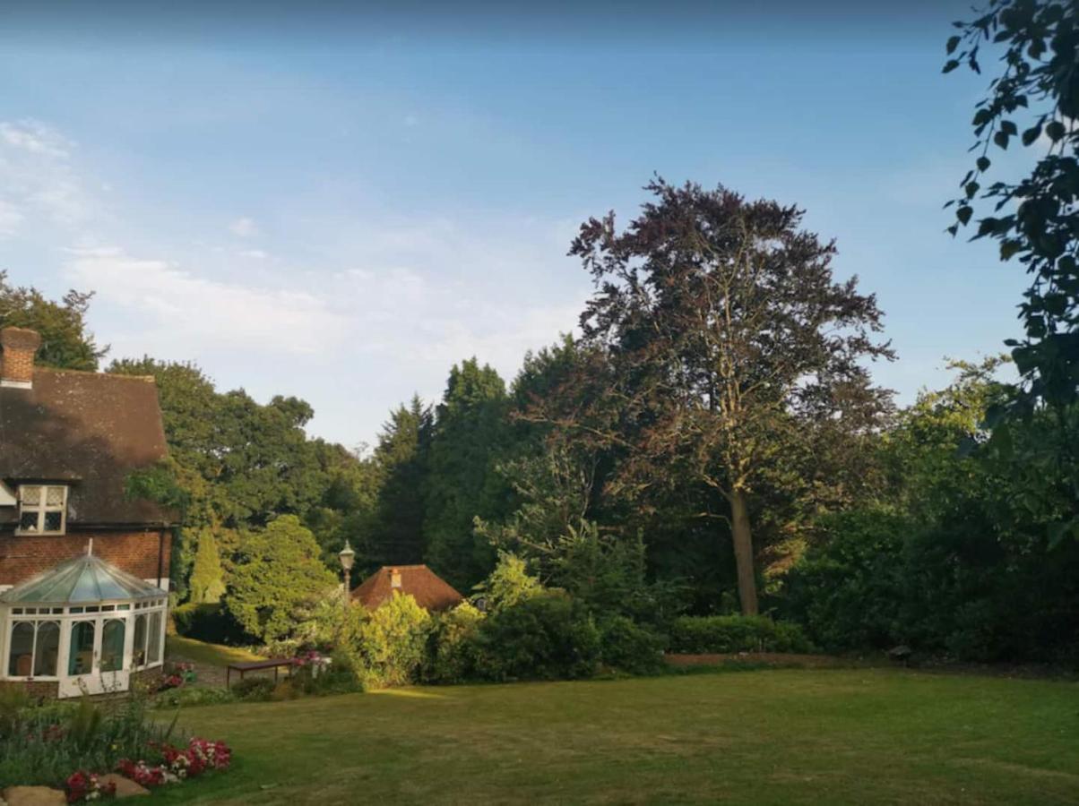 Peaceful Retreat Hideaway Surrey Leilighet Esher Eksteriør bilde